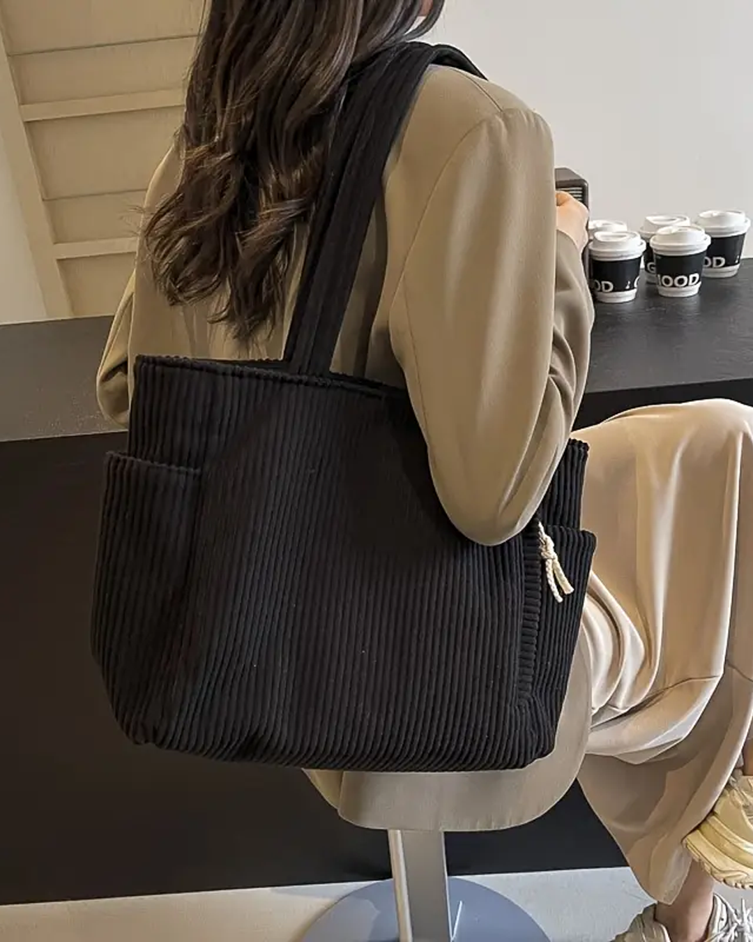 Tilda – Bolsa de hombro acanalada con detalle de cordón