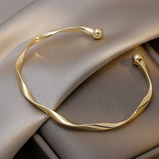 Pulsera elegante en oro